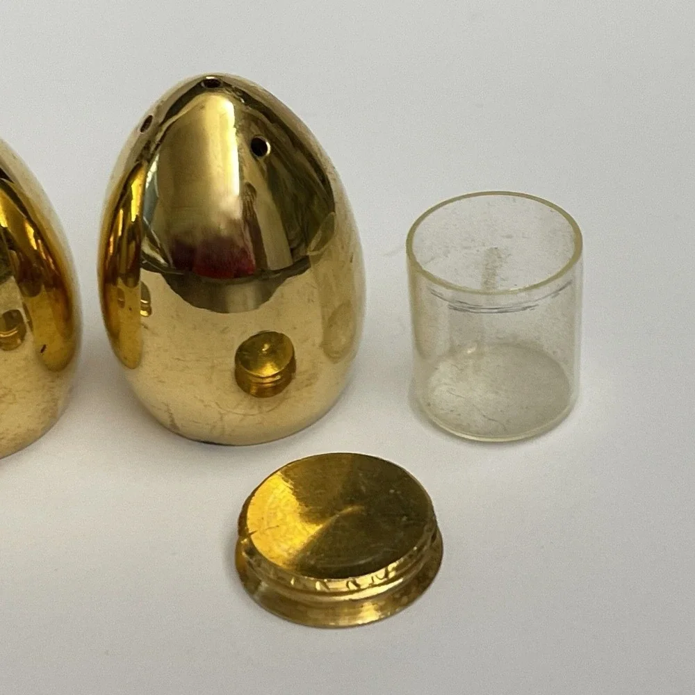 Salt‎ and Pepper Shakers Gold-tone Eggs Italy 1 5/8